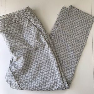 ADRIENNE VITTADINI Women's Light Gray Flat